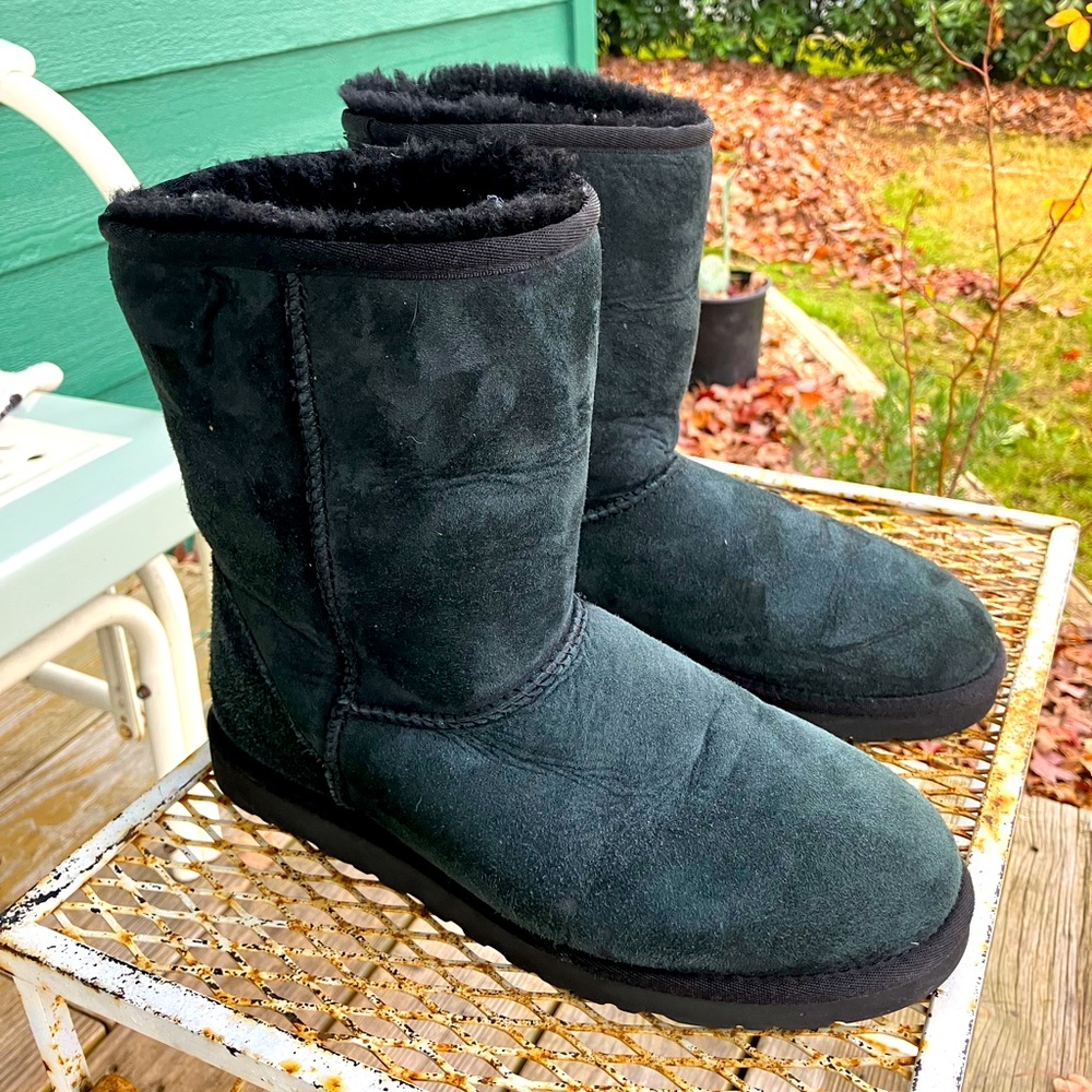 Women’s classic Ugg boot size 8